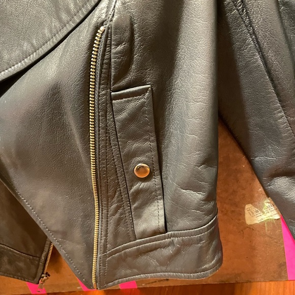 Dianne von Furstenberg cropped soft leather jacket. - Picture 9 of 10